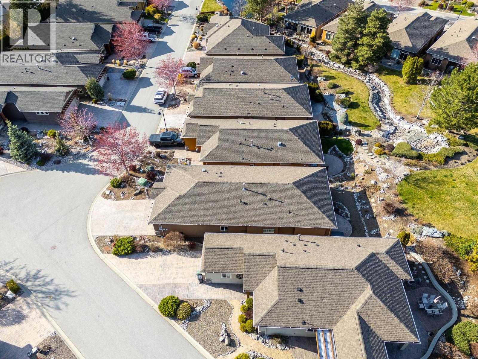 6833 MEADOWS Drive Unit# 40, Oliver