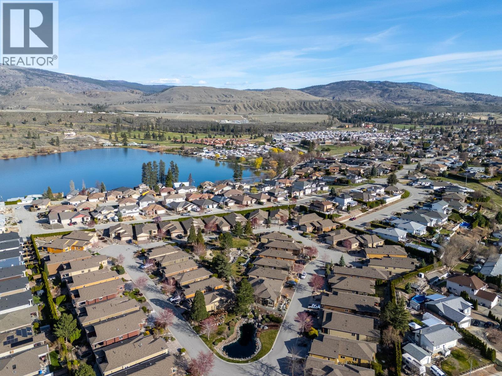 6833 MEADOWS Drive Unit# 40, Oliver