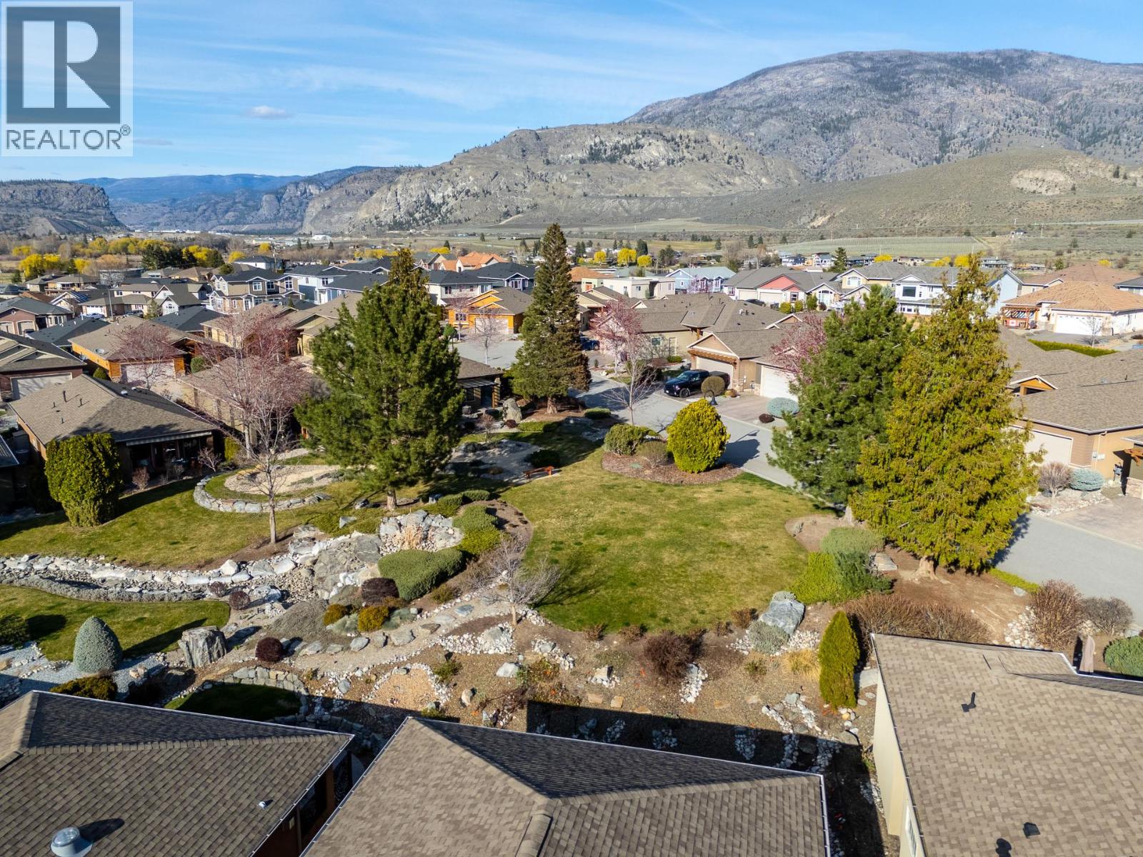 6833 MEADOWS Drive Unit# 40, Oliver