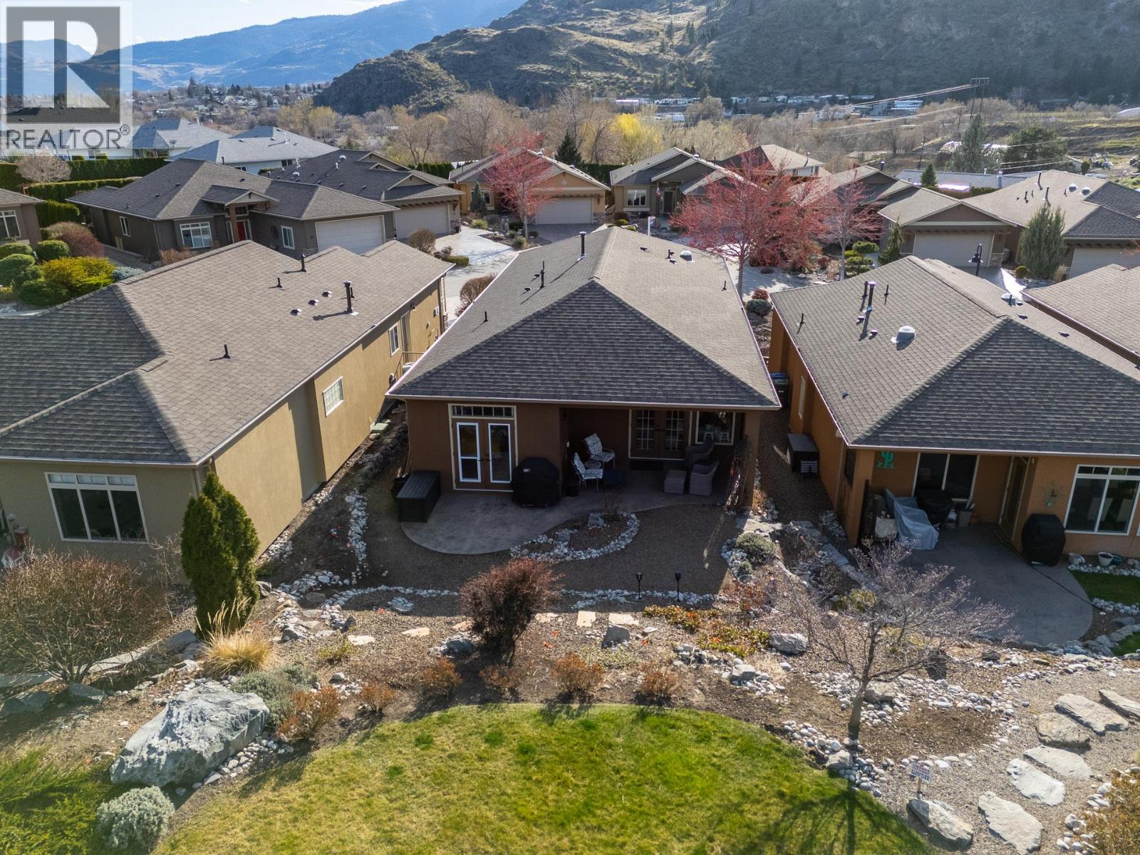 6833 MEADOWS Drive Unit# 40, Oliver