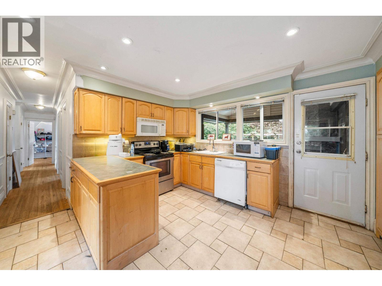 360 SEAFORTH CRESCENT, Coquitlam