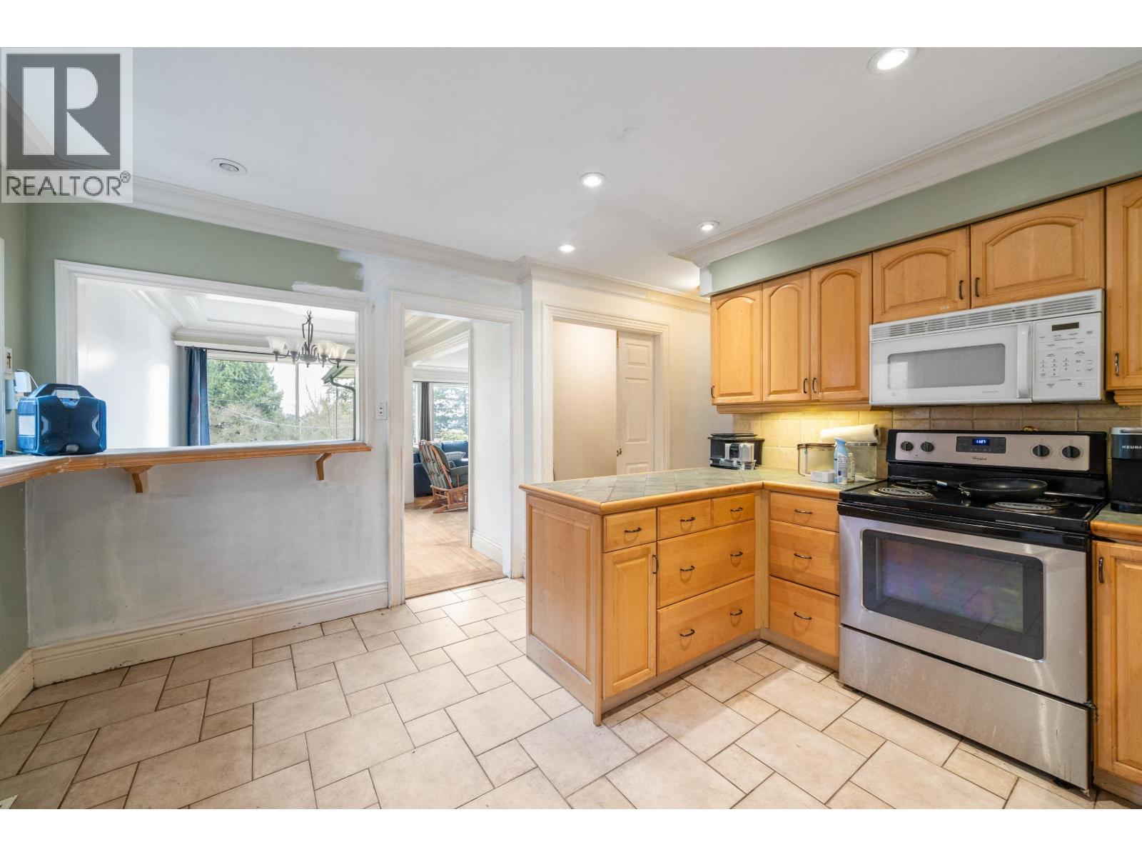 360 SEAFORTH CRESCENT, Coquitlam