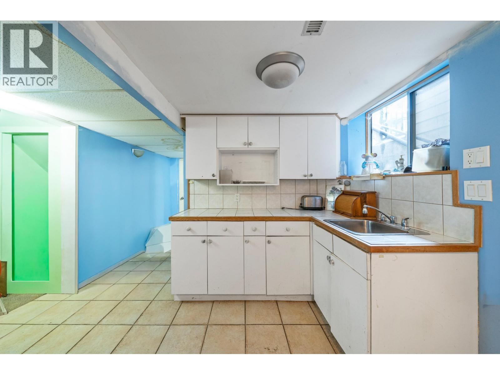 360 SEAFORTH CRESCENT, Coquitlam