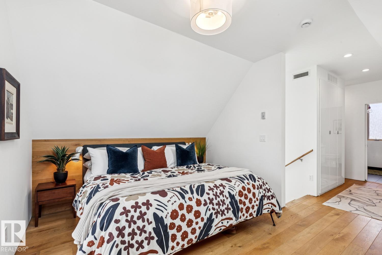 10958 80 AV NW, Edmonton