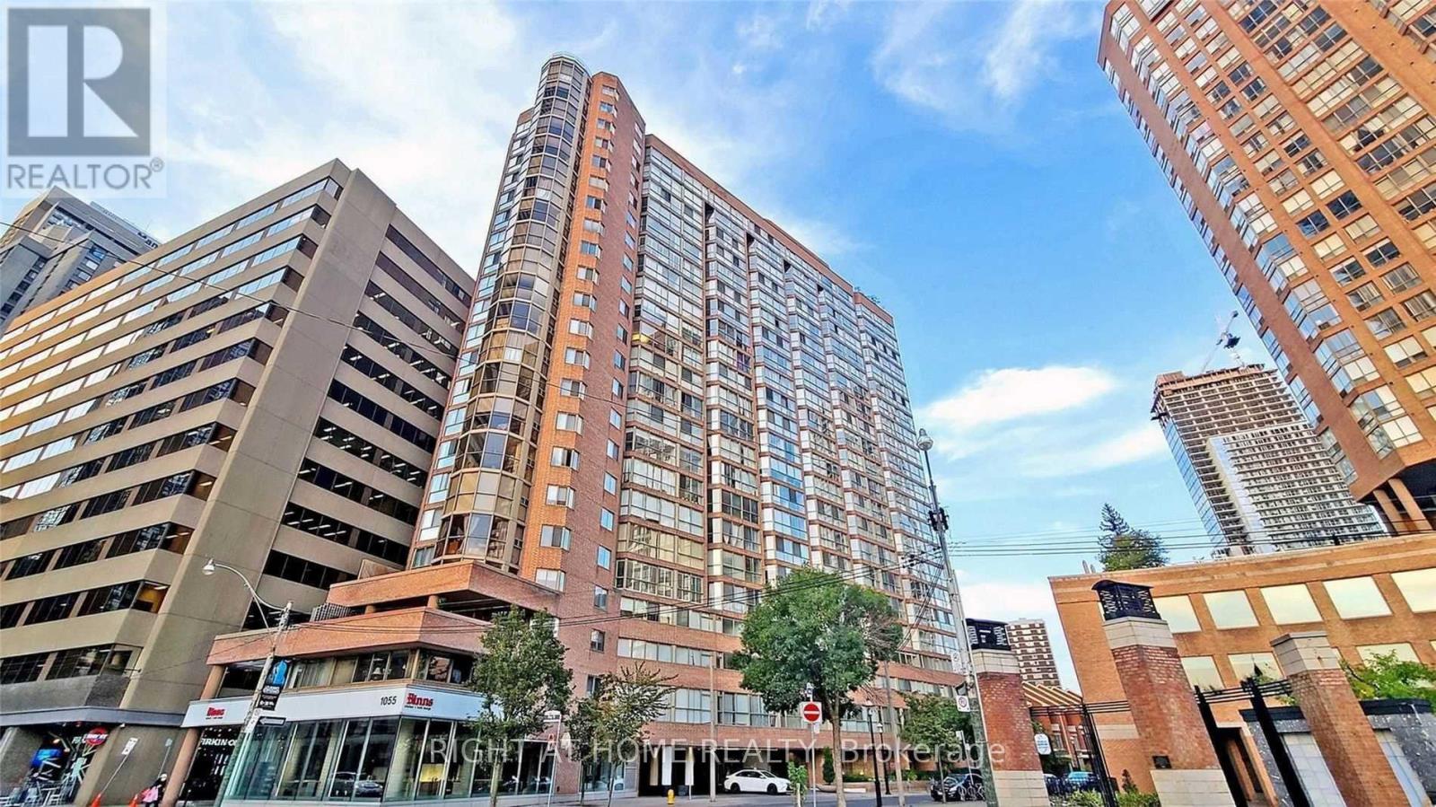 Listing photo of 504 - 1055 BAY STREET