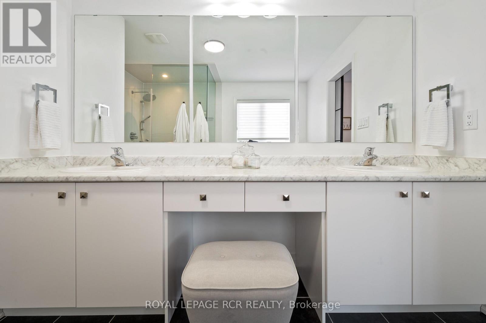 7 PAISLEY WAY - 22