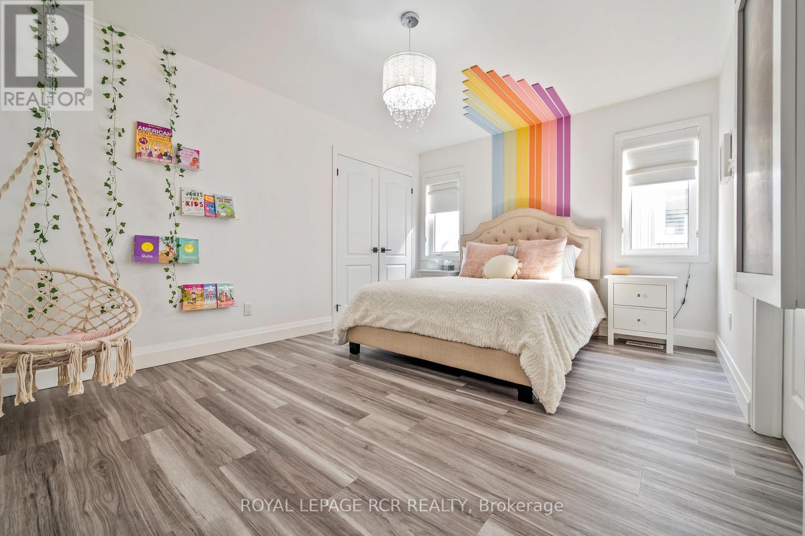 7 PAISLEY WAY - 32