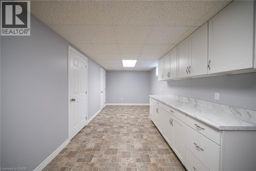 11 FALLS Crescent, Simcoe, Ontario