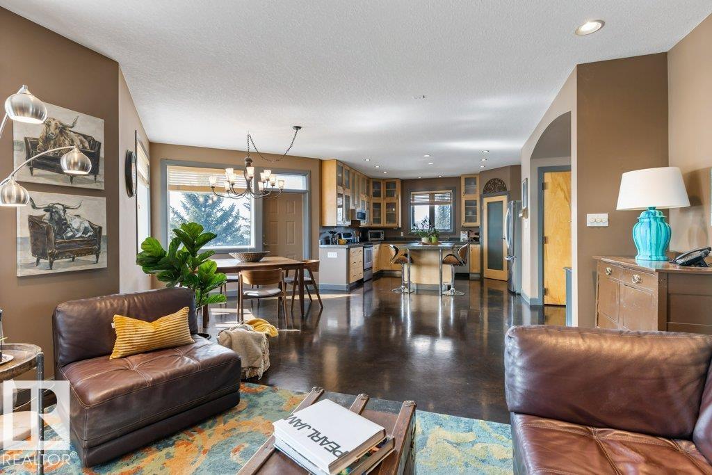 3335 32 AV NW, Edmonton