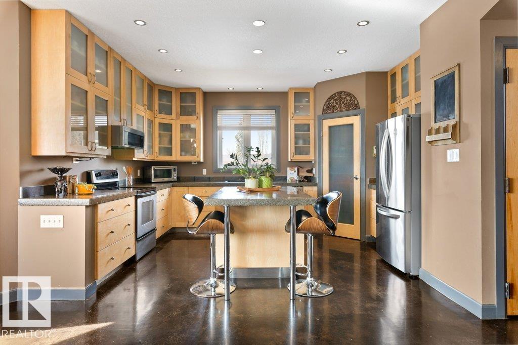 3335 32 AV NW, Edmonton