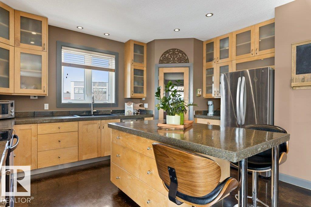 3335 32 AV NW, Edmonton