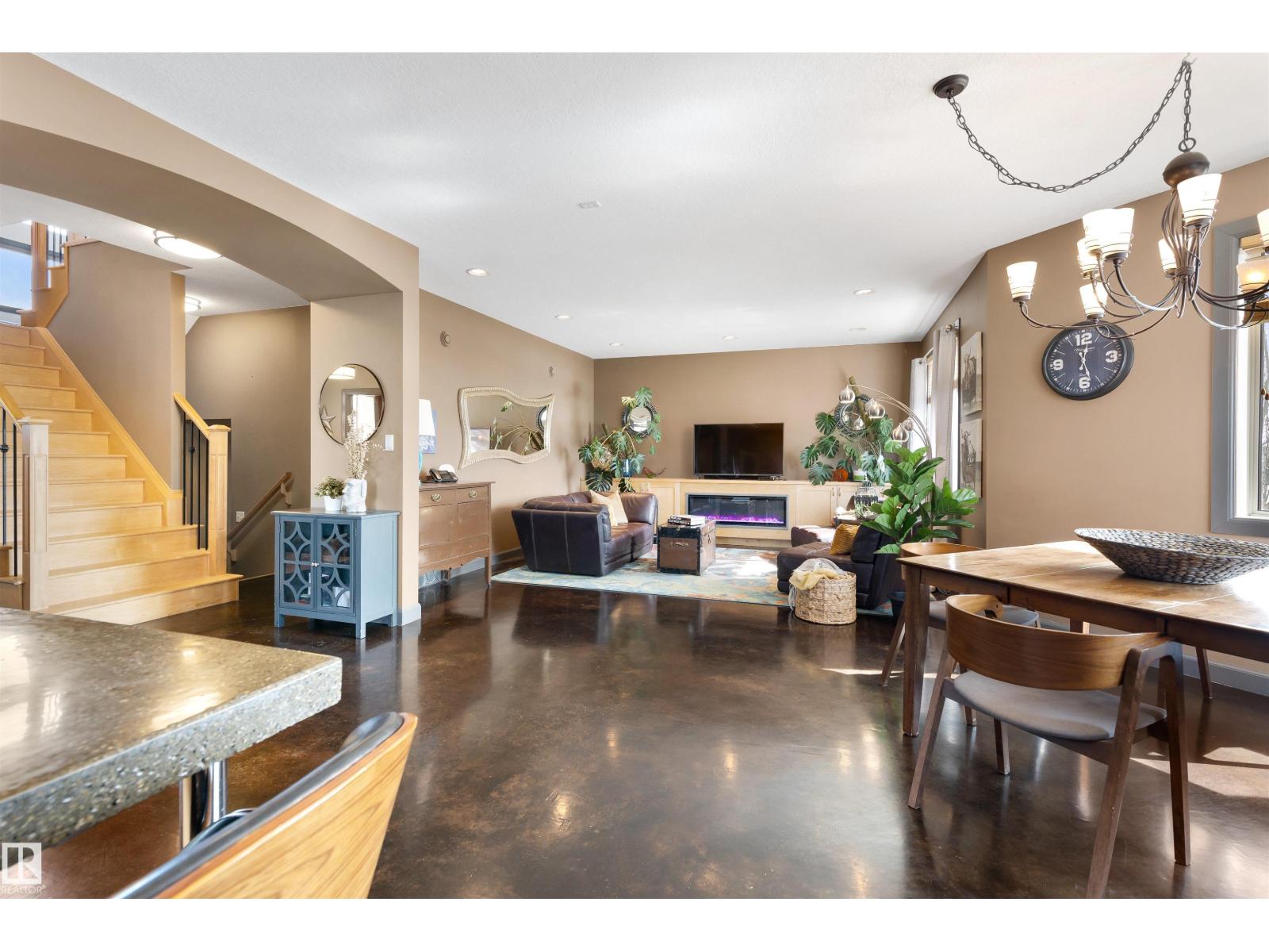 3335 32 AV NW, Edmonton