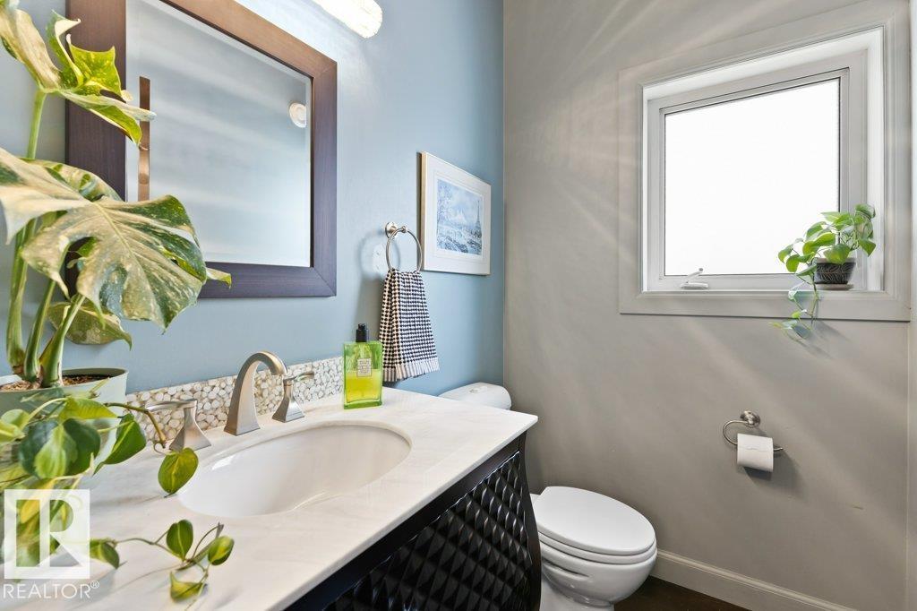 3335 32 AV NW, Edmonton