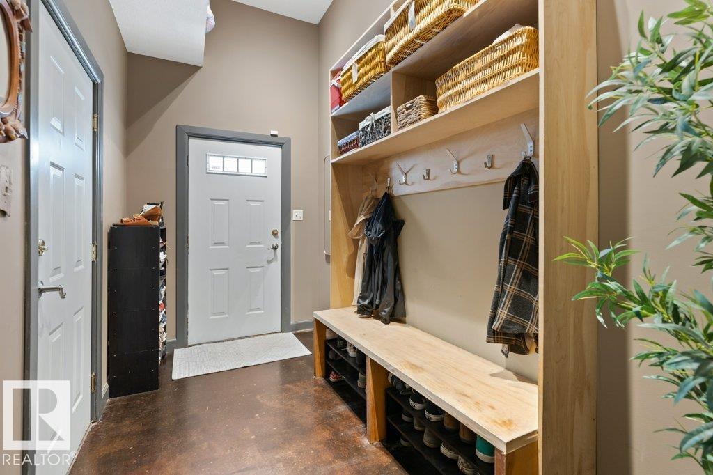 3335 32 AV NW, Edmonton