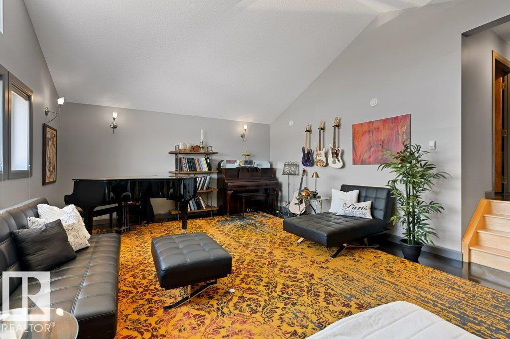 3335 32 AV NW, Edmonton