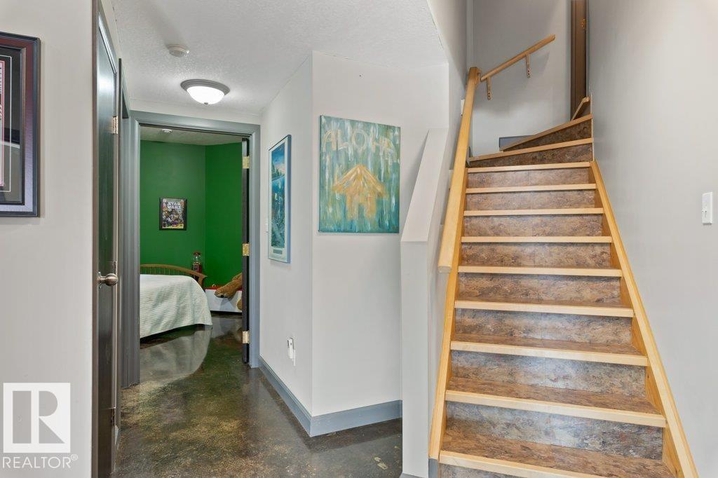 3335 32 AV NW, Edmonton