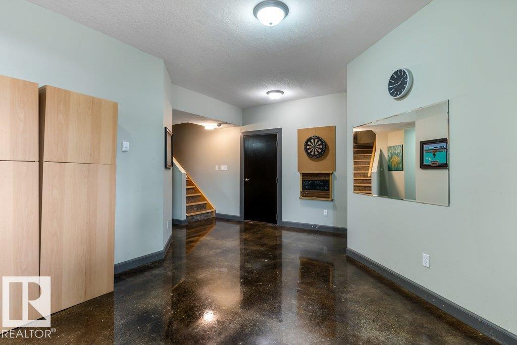 3335 32 AV NW, Edmonton