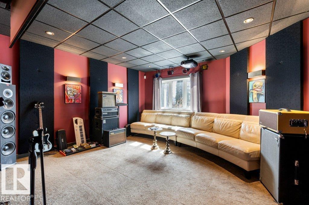 3335 32 AV NW, Edmonton