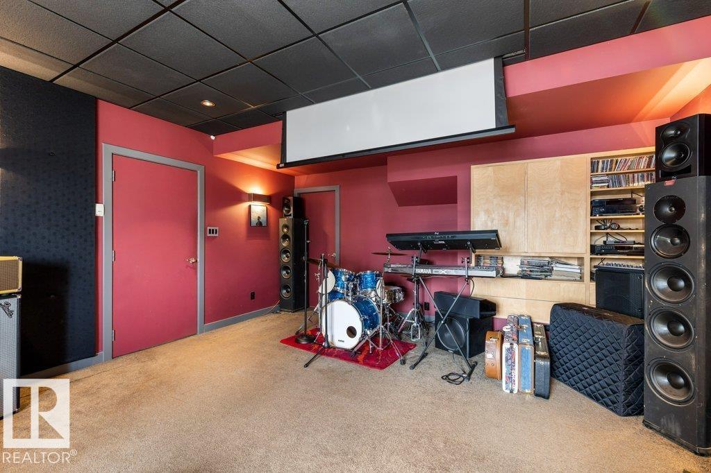 3335 32 AV NW, Edmonton