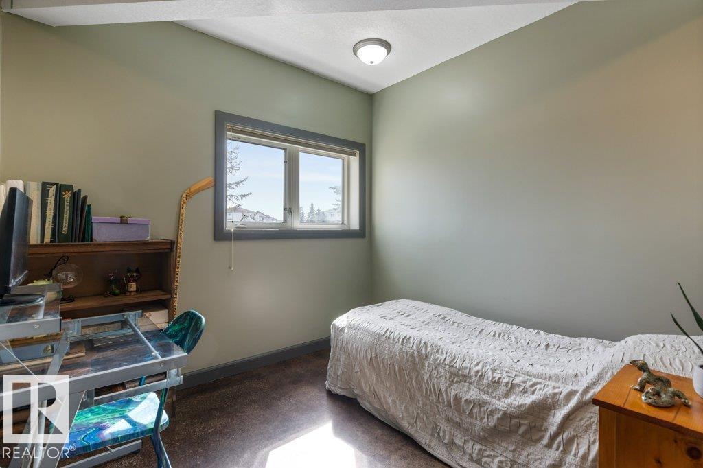 3335 32 AV NW, Edmonton