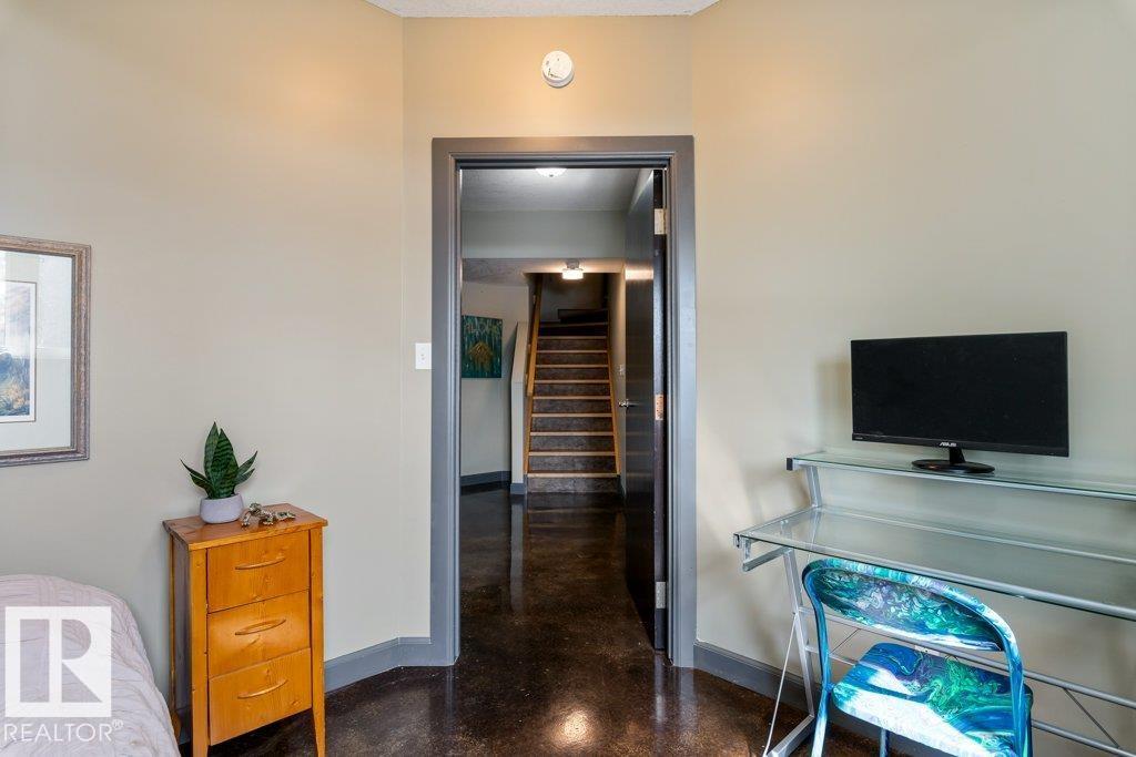 3335 32 AV NW, Edmonton