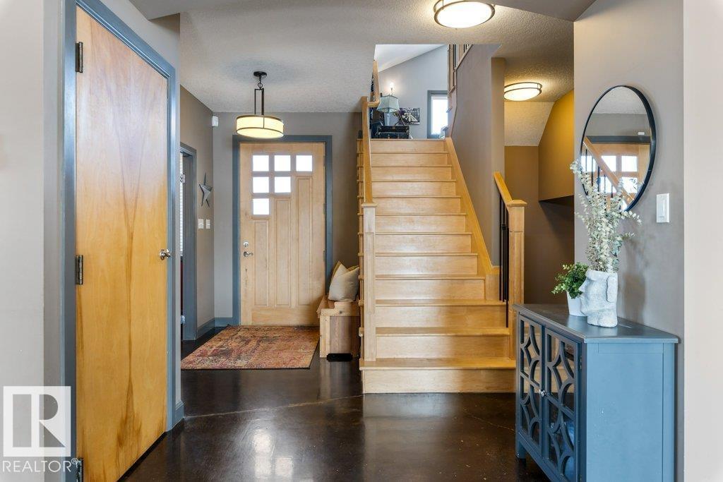 3335 32 AV NW, Edmonton