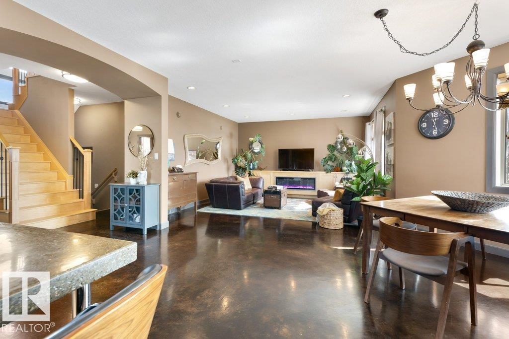 3335 32 AV NW, Edmonton