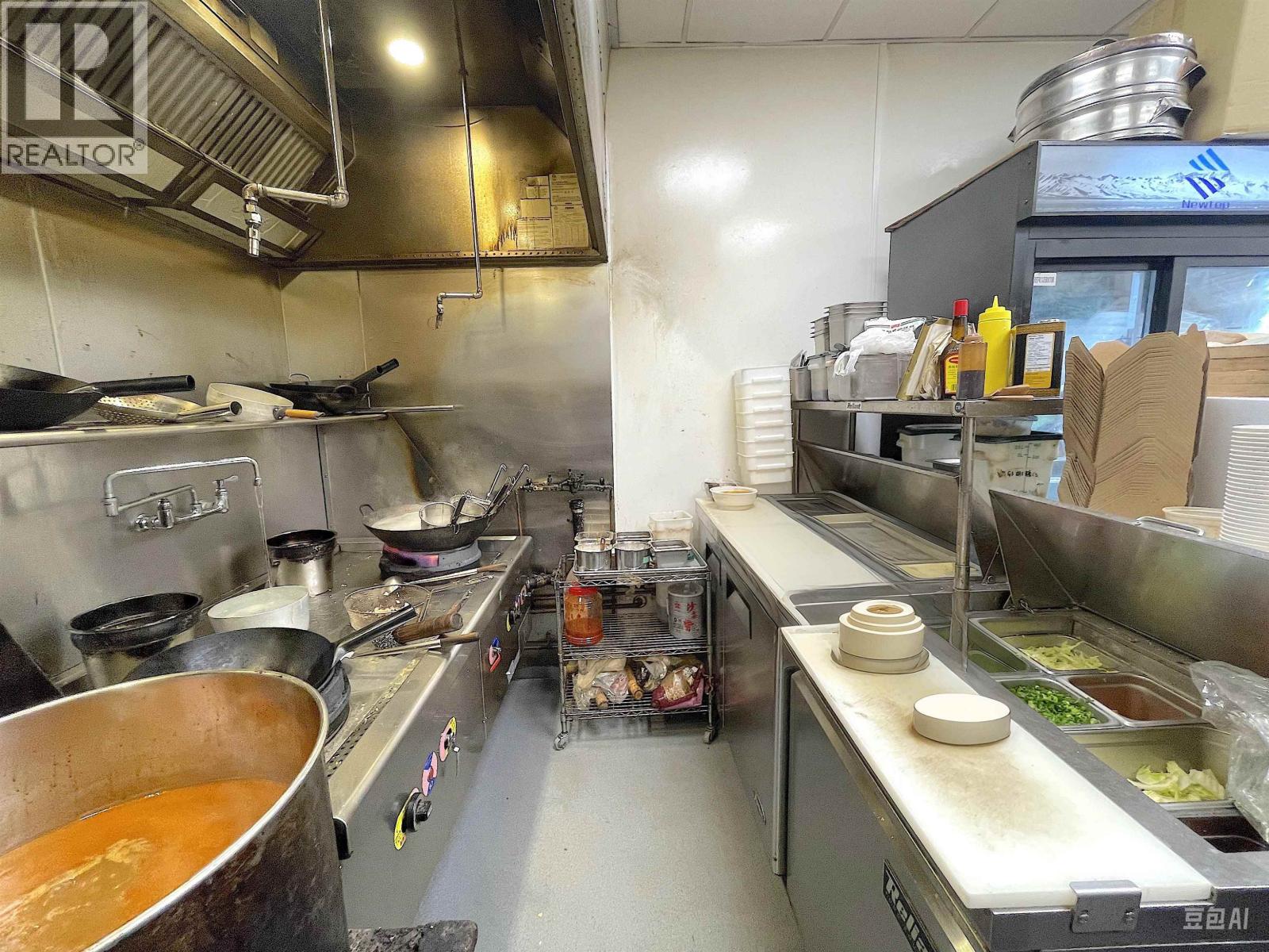 F14 4567 LOUGHEED HIGHWAY, Burnaby