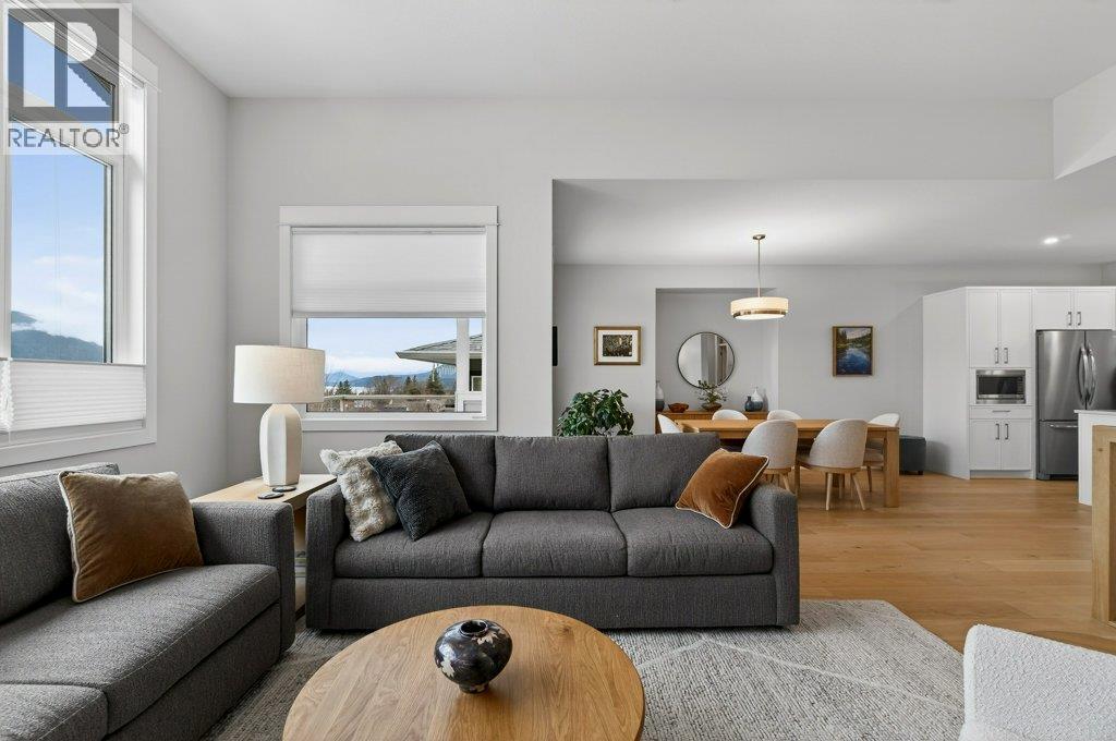  70 24 Street Northeast, Salmon Arm