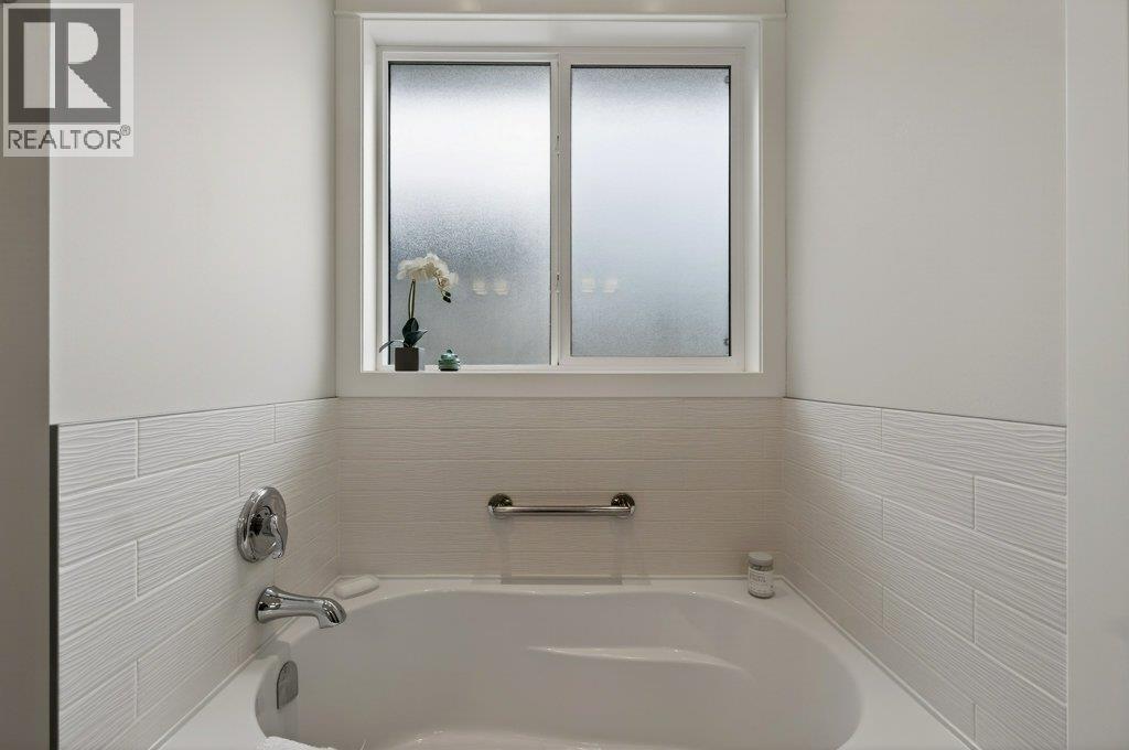  70 24 Street Northeast, Salmon Arm