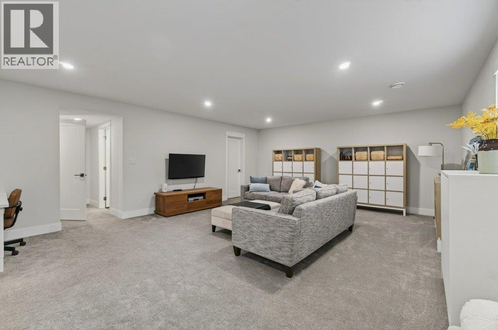  70 24 Street Northeast, Salmon Arm