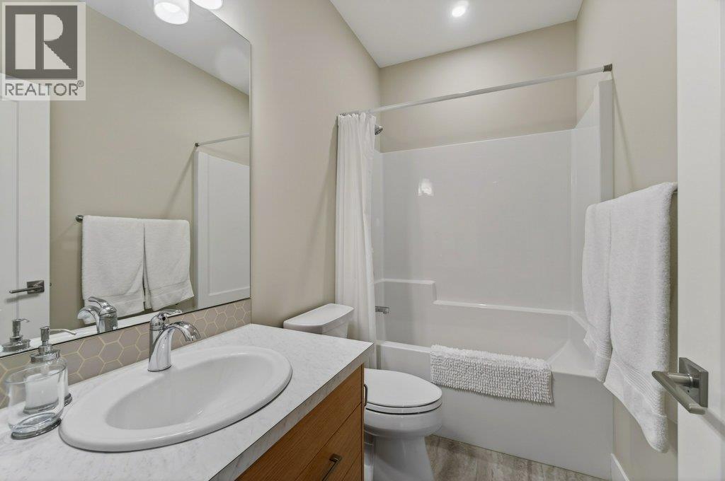  70 24 Street Northeast, Salmon Arm