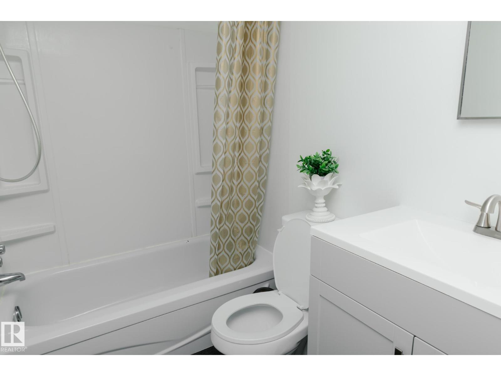 #42 11245 31 AV NW, Edmonton