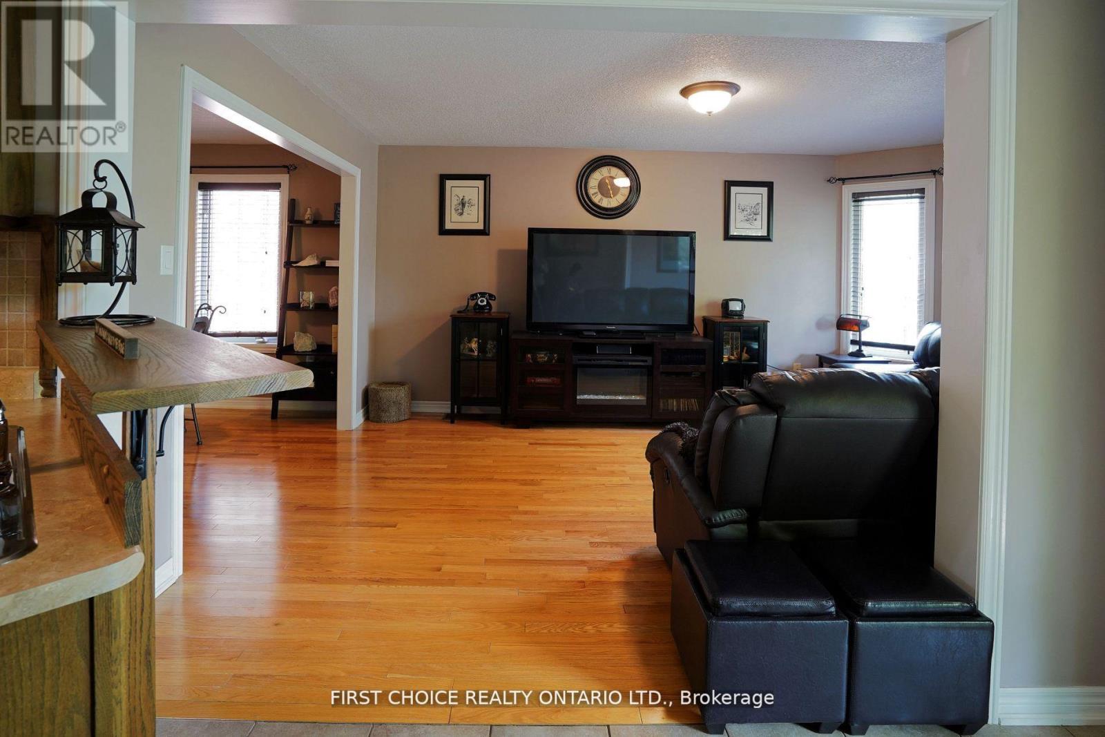 43 BUCHANAN DRIVE - 24