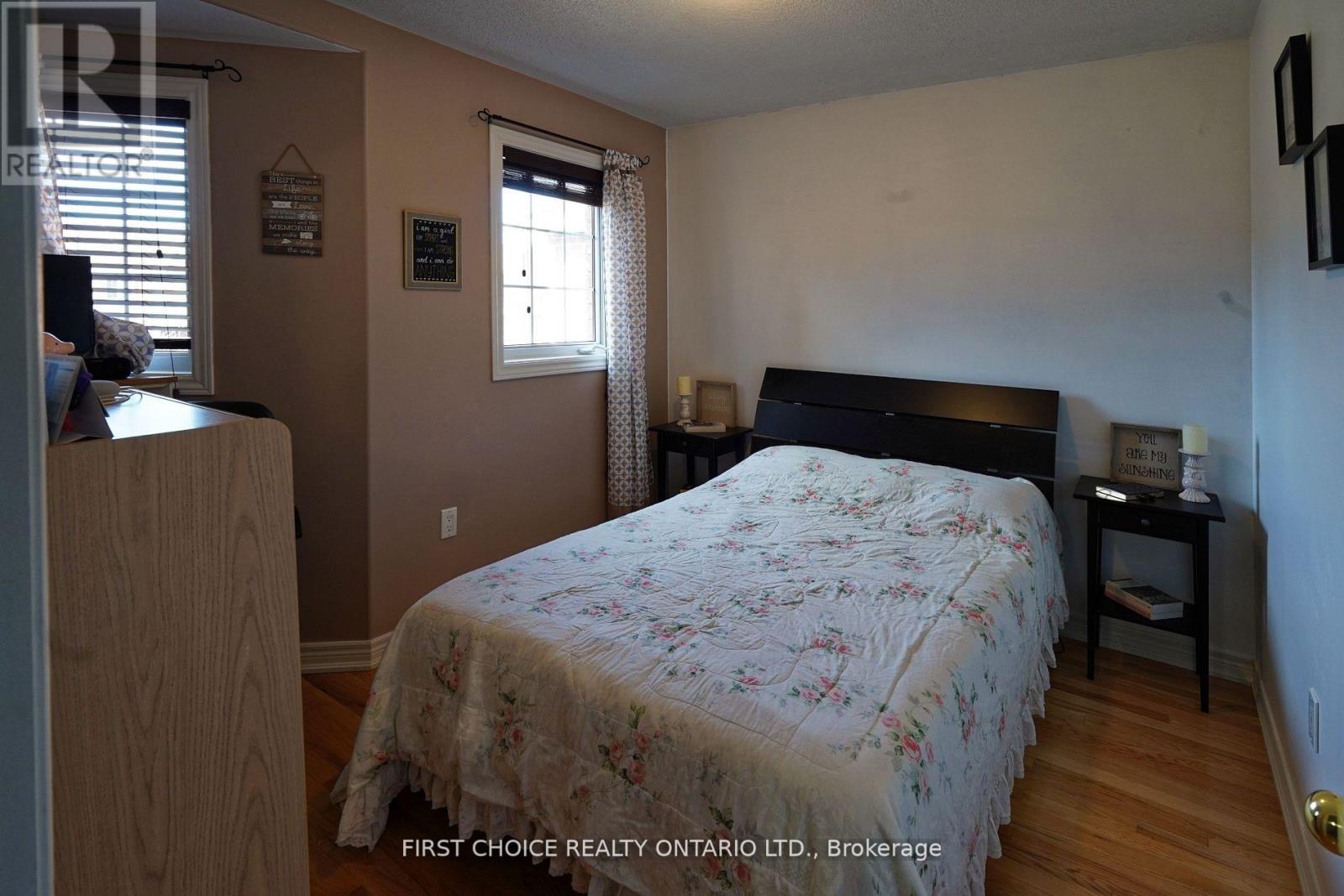 43 BUCHANAN DRIVE - 32