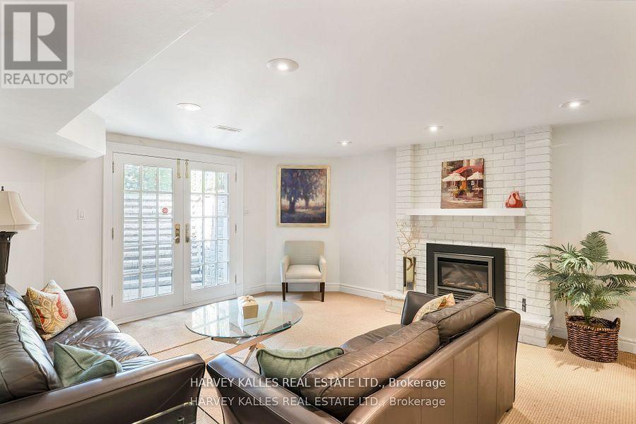 52 BERKINDALE DRIVE - 22