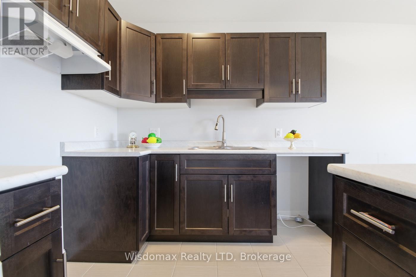 29 BUR OAK DRIVE - 18