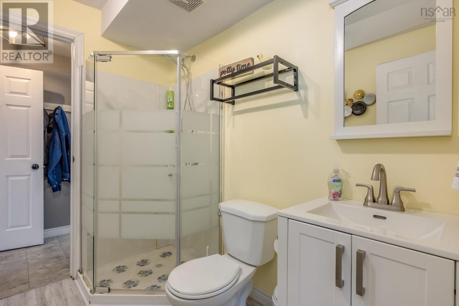 868 SHAWN DRIVE - 31