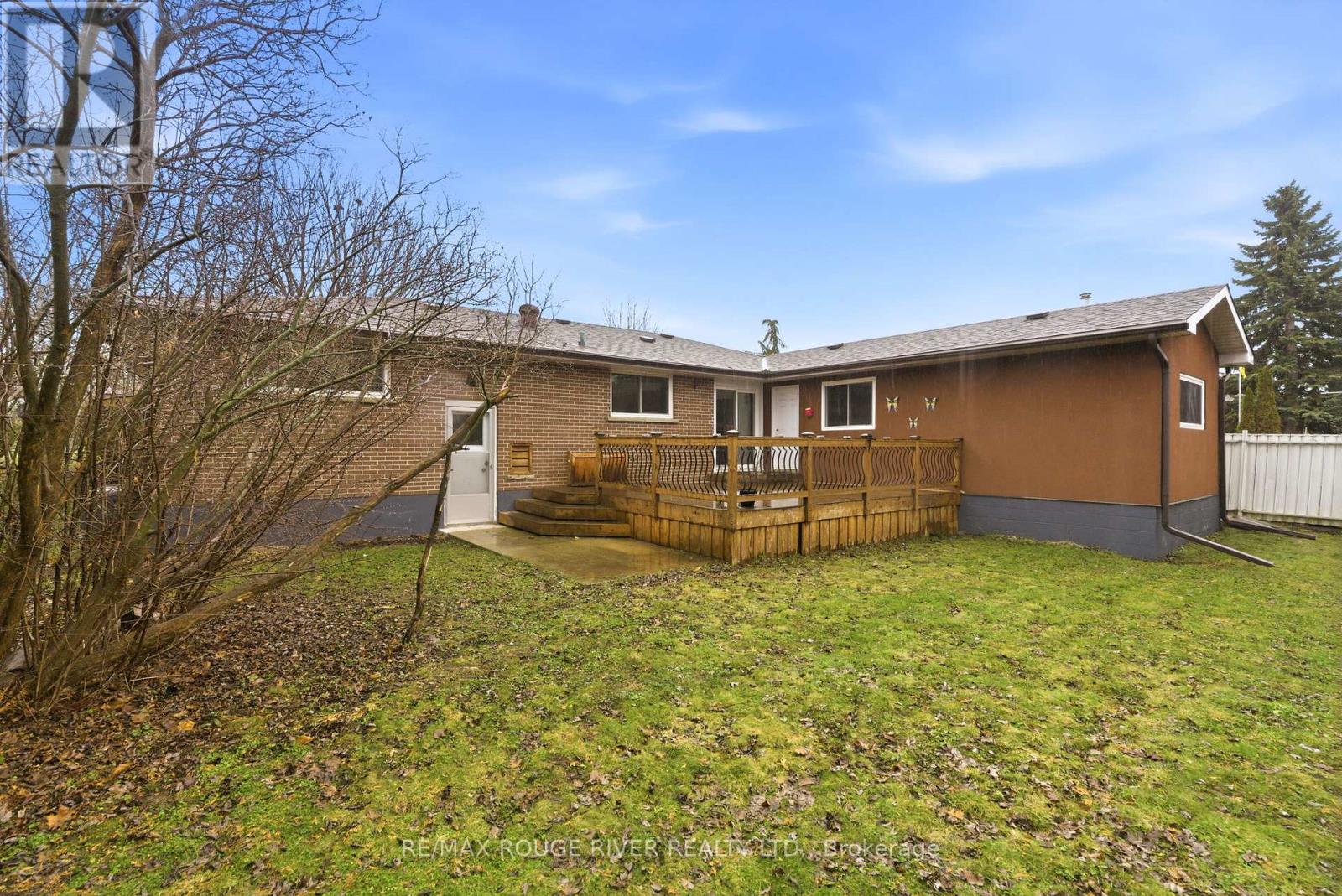 98 APPLEWOOD CRESCENT - 38