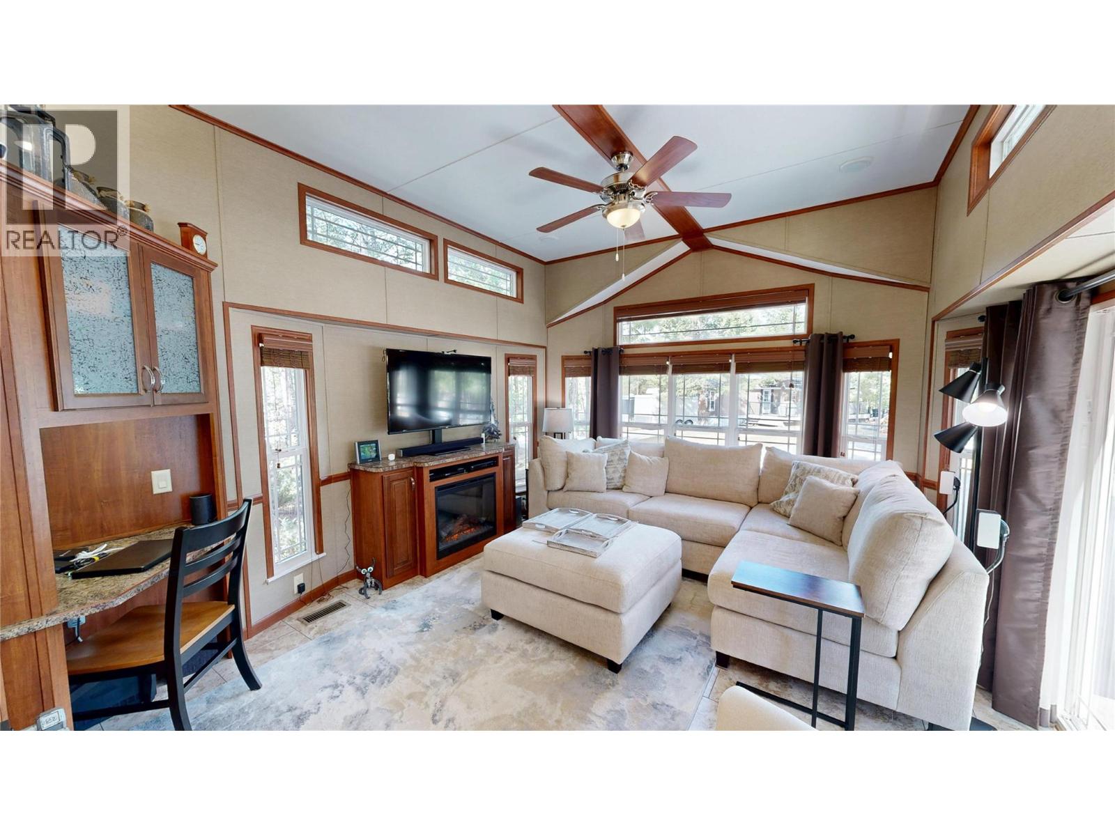 4895 Lynx Crescent - 16