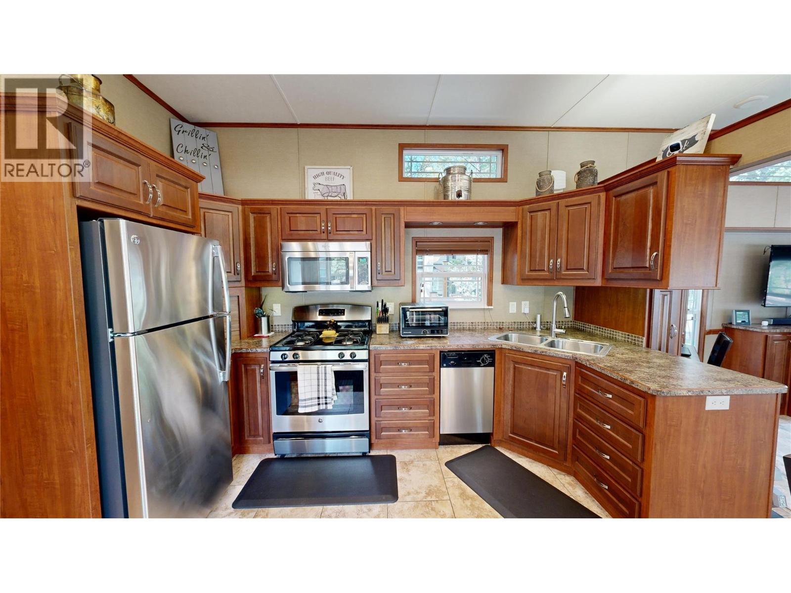 4895 Lynx Crescent - 14