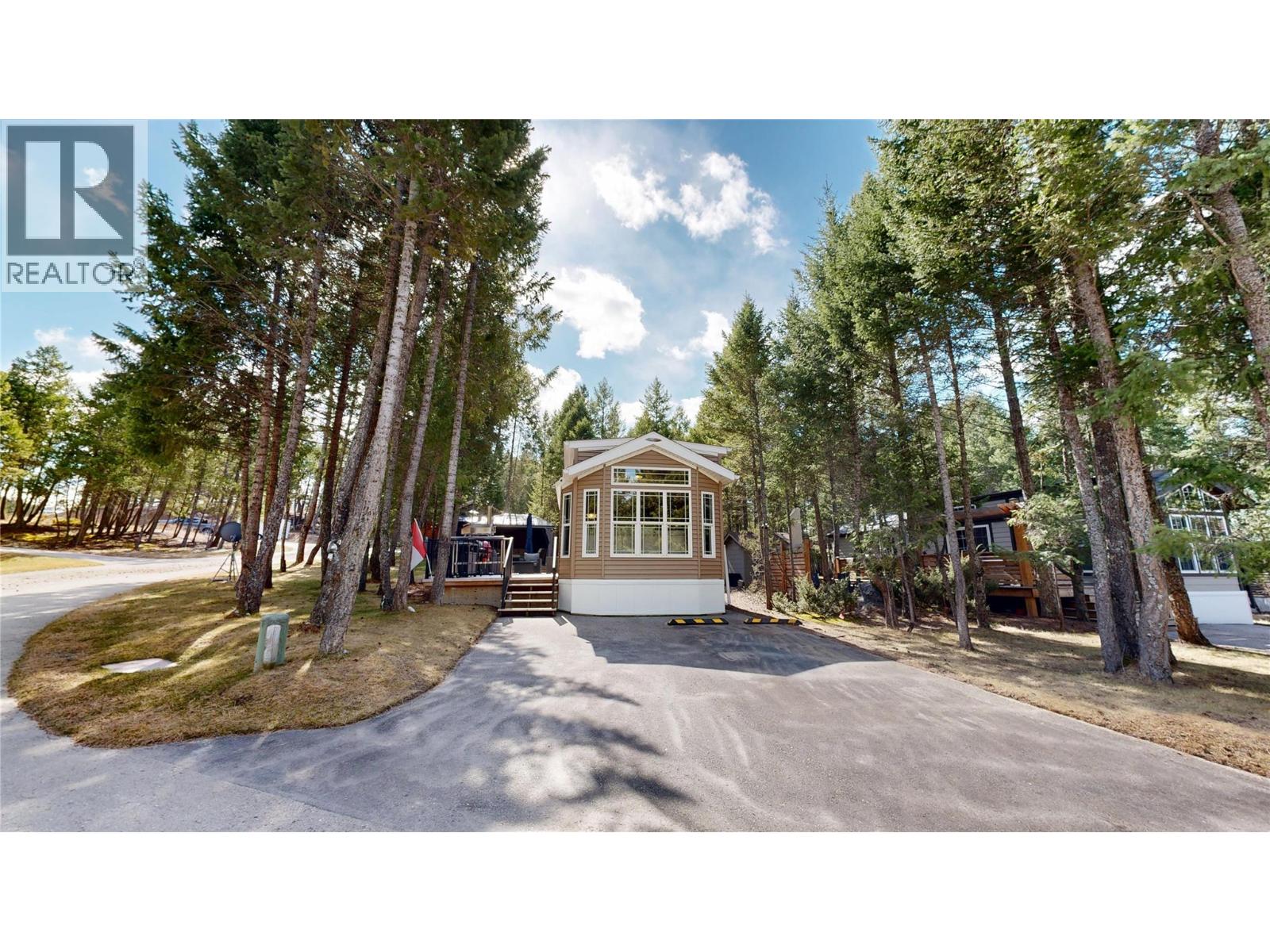 4895 Lynx Crescent - 1