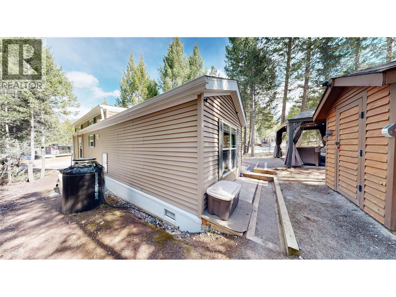 4895 Lynx Crescent - 11
