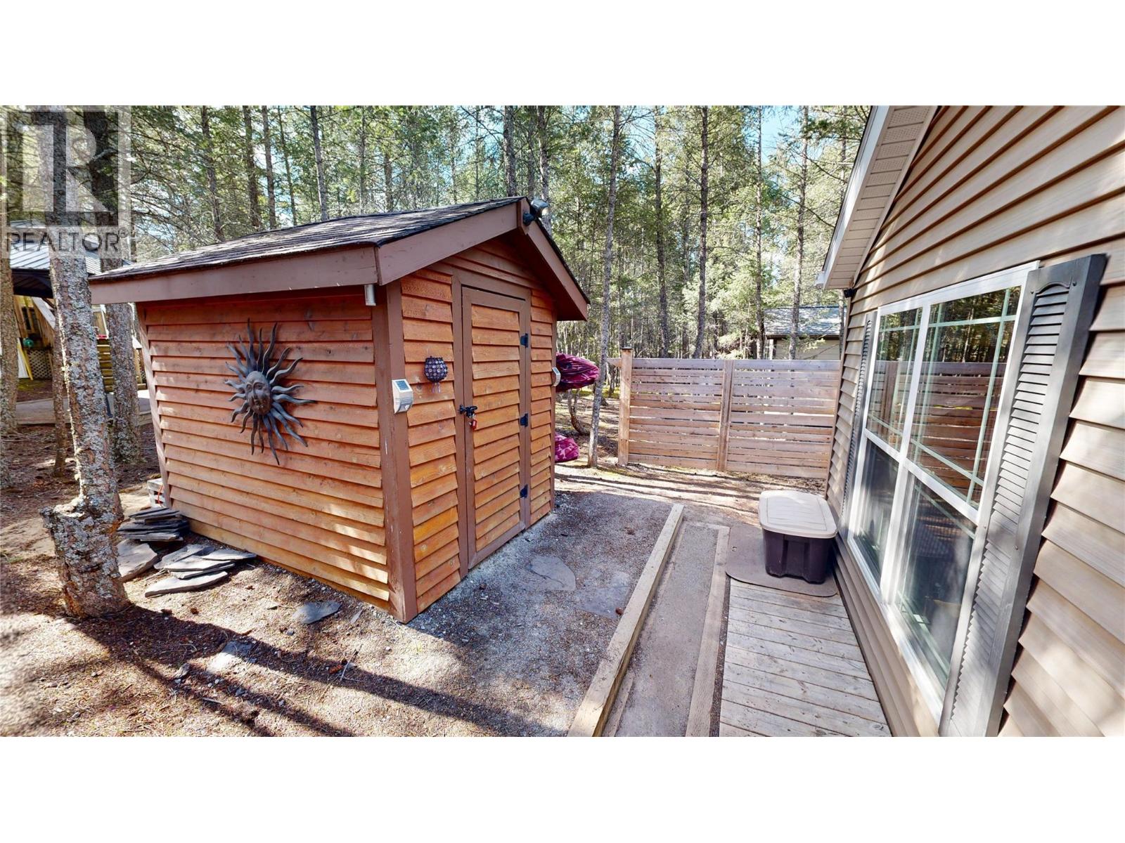 4895 Lynx Crescent - 9