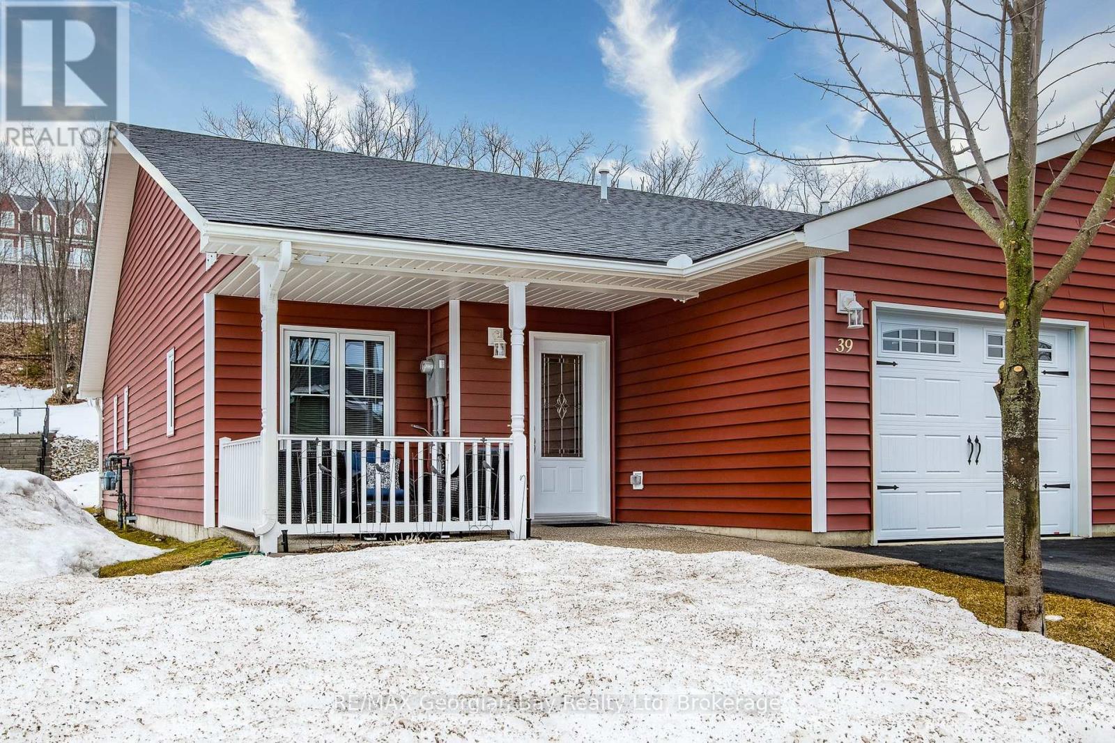 39 CHAMBERLAIN CRESCENT - 1