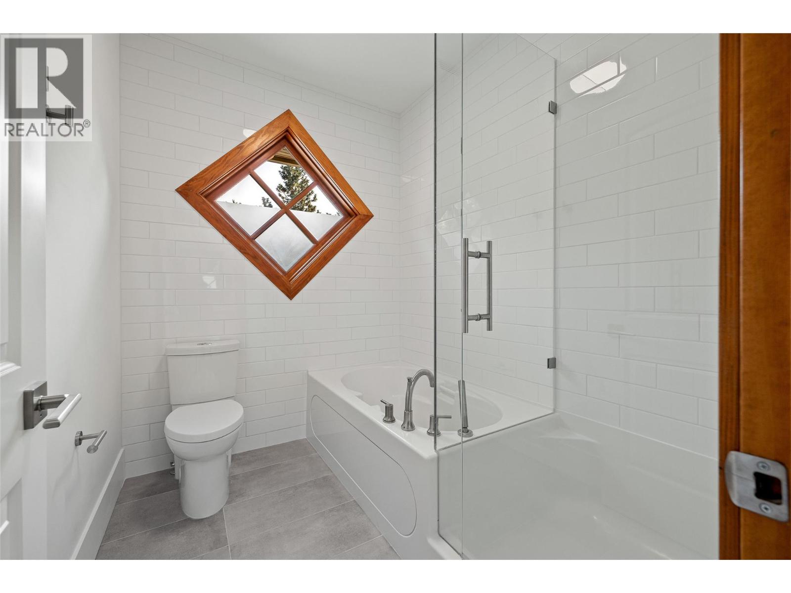 1786 Mid Ridge Court, Kelowna