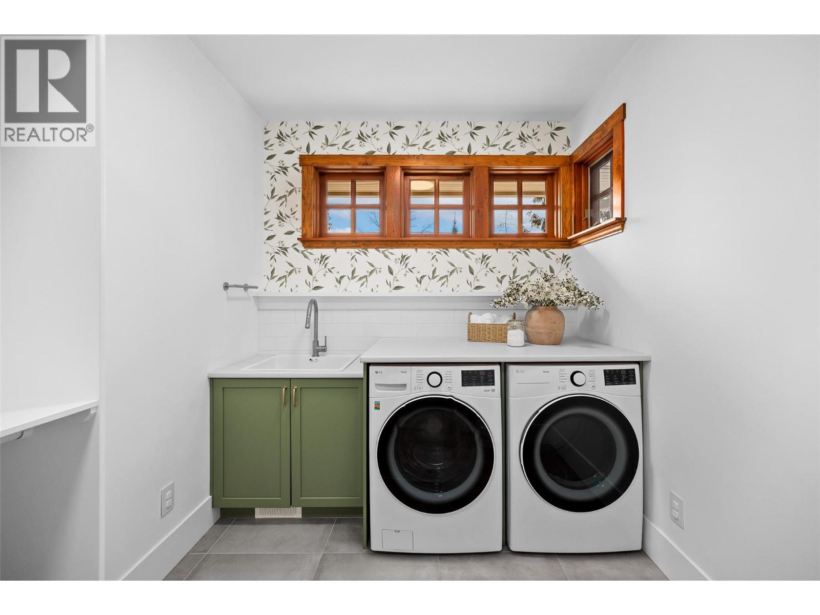 1786 Mid Ridge Court, Kelowna