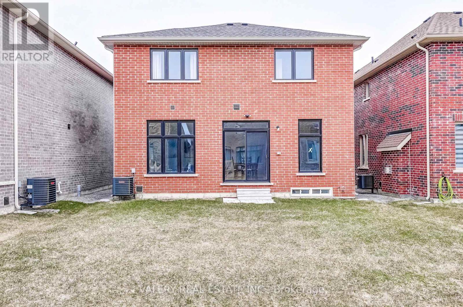 26 SAM BATTAGLIA CRESCENT - 28
