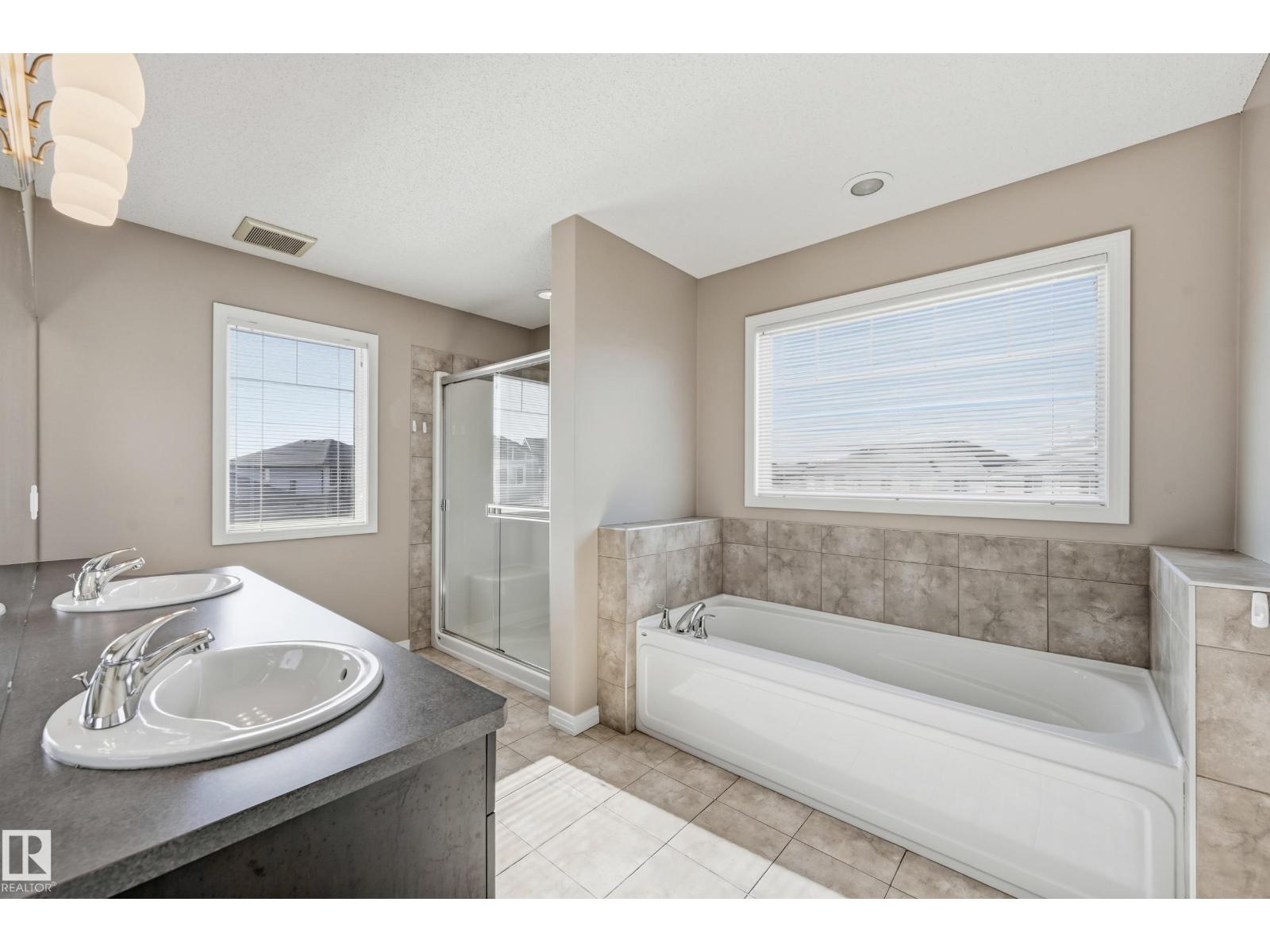 3552 CLAXTON CR SW, Edmonton