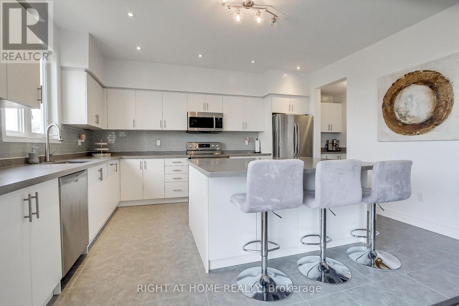 14 DON HADDEN CRESCENT - 14